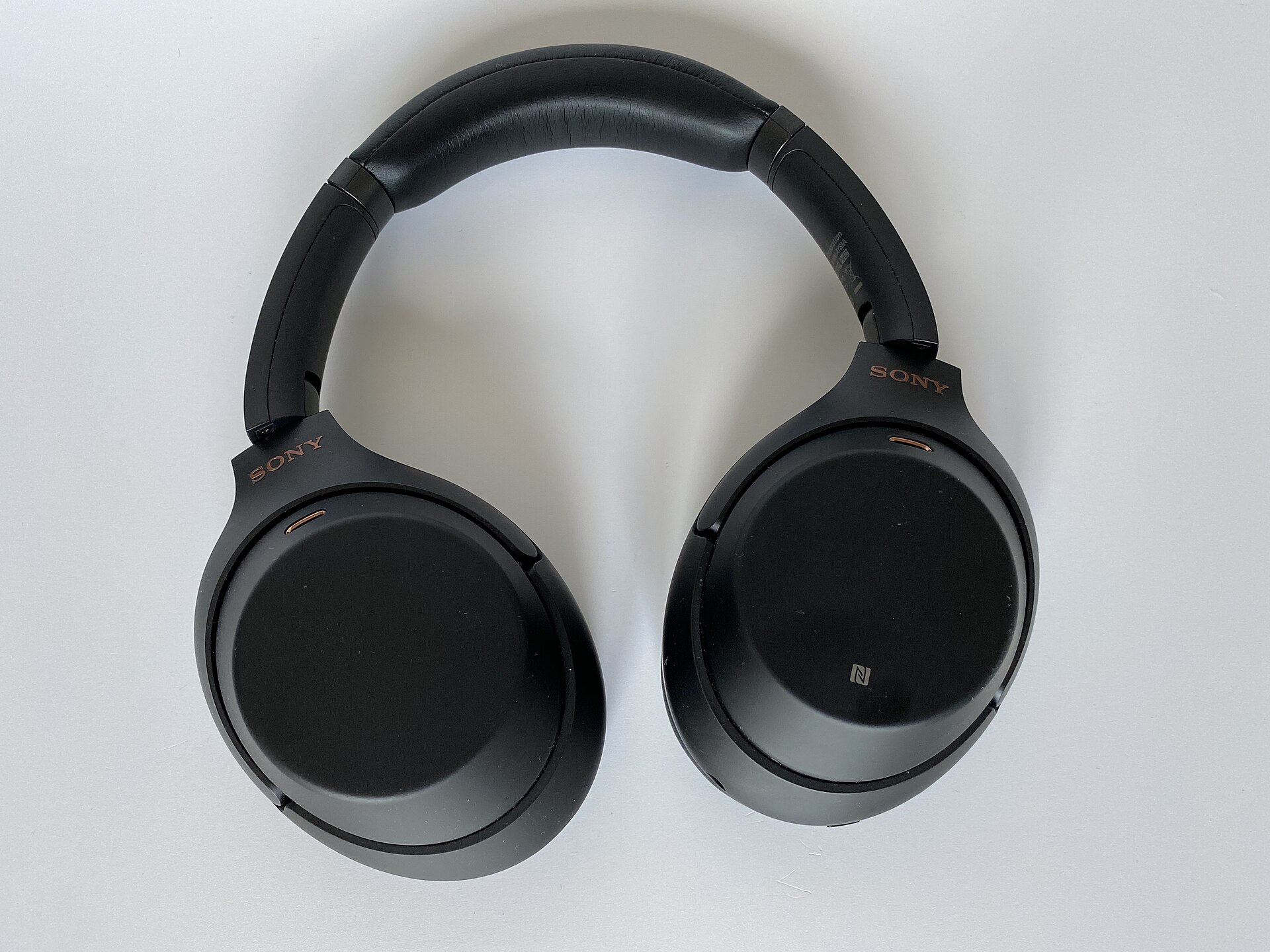 Sony WH-1000XM3 wireless bluetooth headset with active noise cancelling